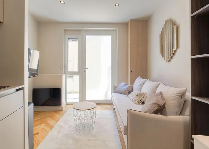 Bright And Comfortable Studio, Saint-didier Apartment *